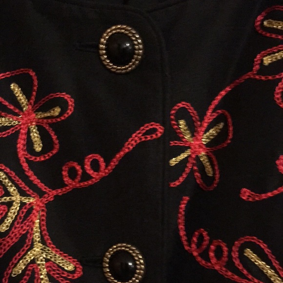 Maggy L Land light weight jacket or can be worn as a top. - Picture 3 of 6